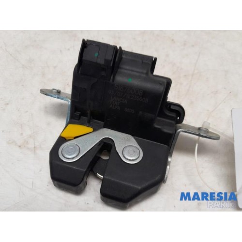 Fiat - Panda - Tailgate lock mechanism
