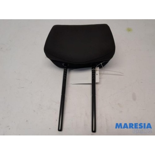 Renault - Clio - Headrest