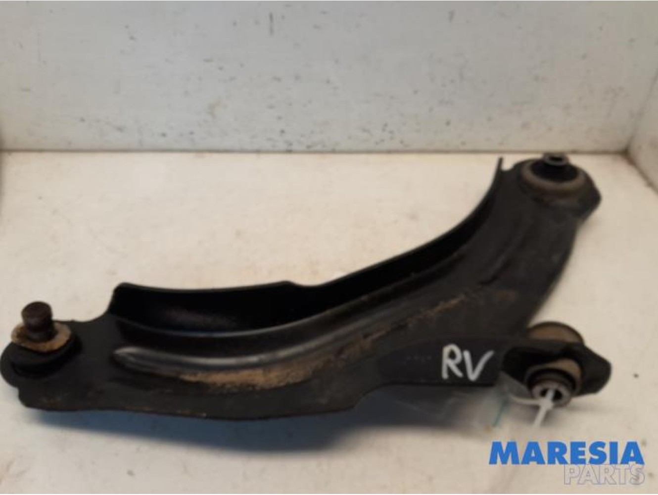 Renault - Clio - Front lower wishbone, right