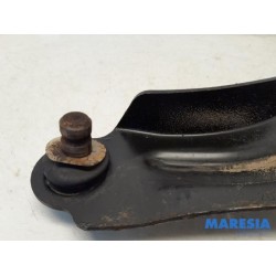 Renault - Clio - Front lower wishbone, right