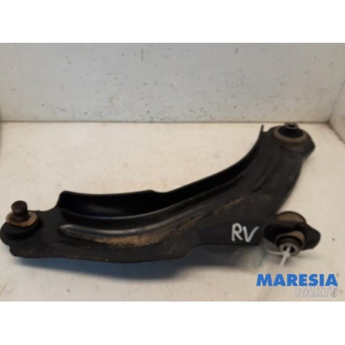 Renault - Clio - Front lower wishbone, right