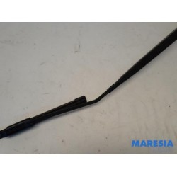 Renault - Clio - Front wiper arm