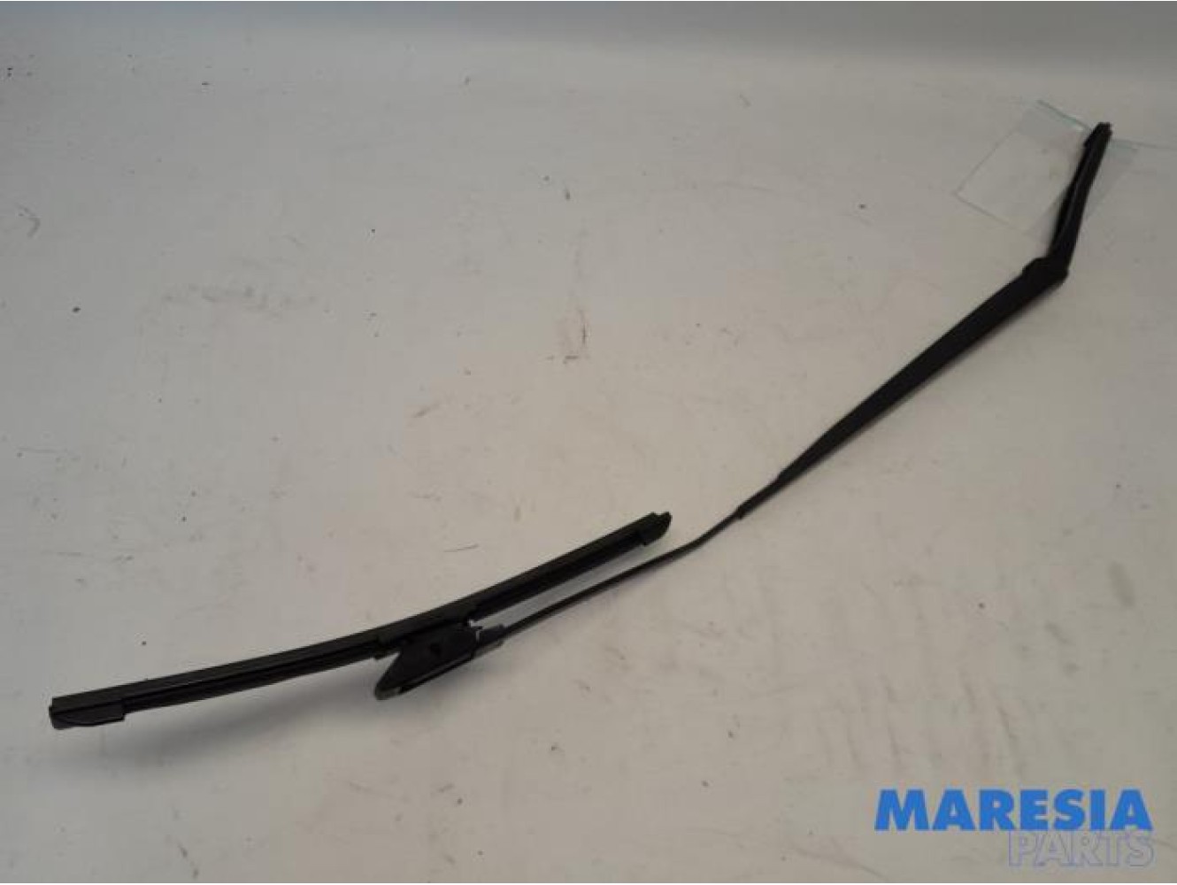Renault - Clio - Front wiper arm