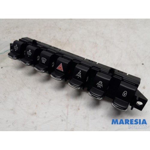 Peugeot - 3008 - Panic lighting switch