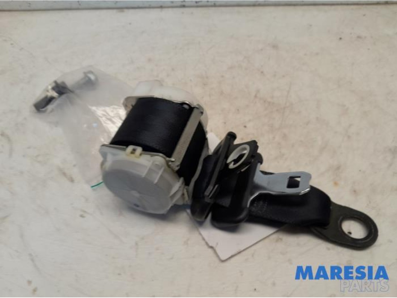 Peugeot - 107 - Insertion ceinture de sécurité arrière droite