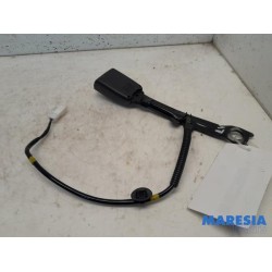 Peugeot - 107 - Insertion ceinture de sécurité avant gauche