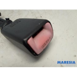 Peugeot - 107 - Insertion ceinture de sécurité avant gauche