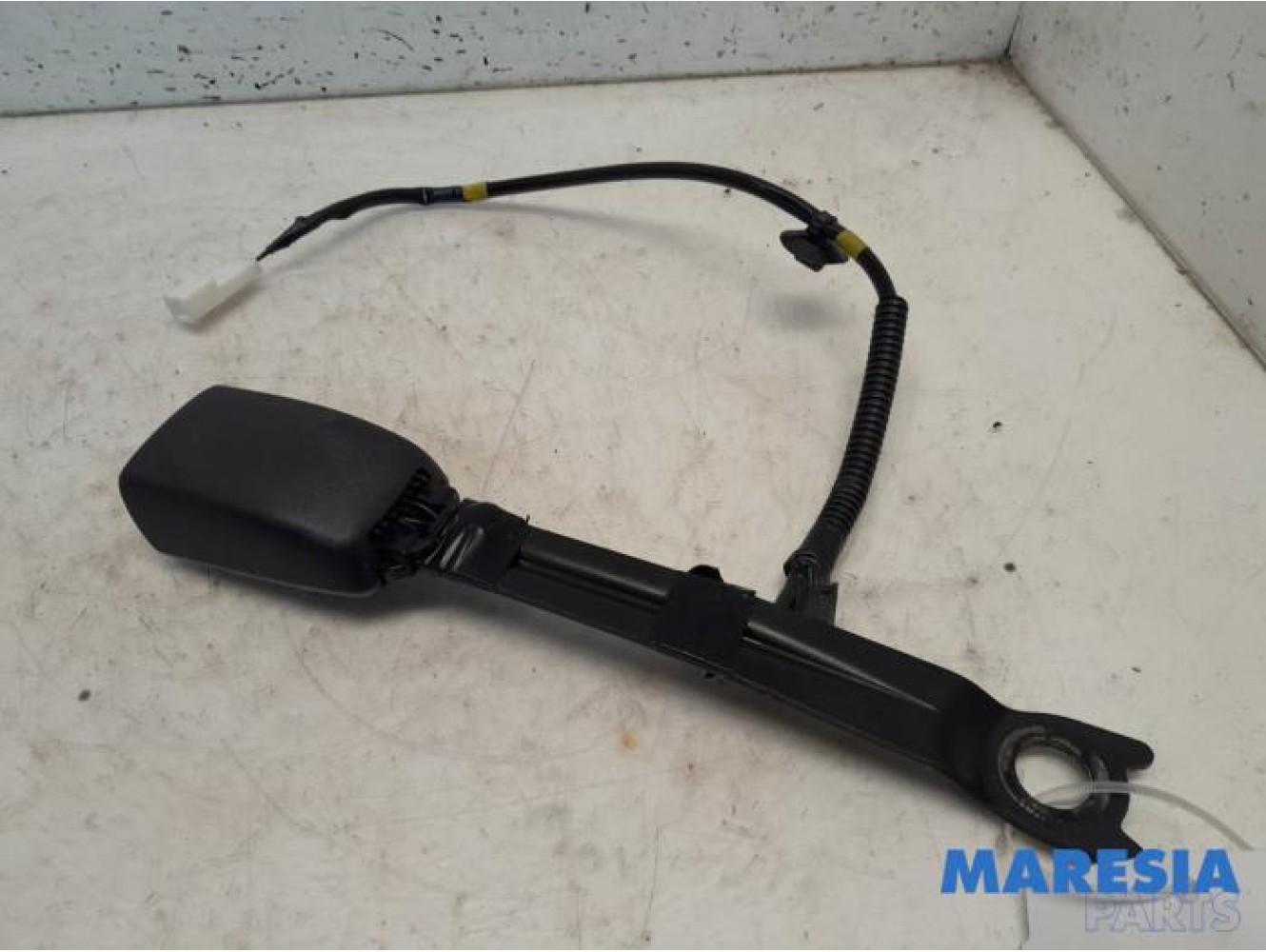 Peugeot - 107 - Insertion ceinture de sécurité avant gauche