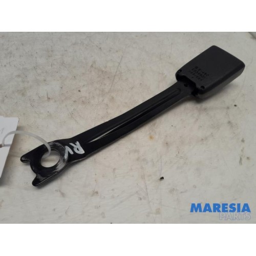 Peugeot - 107 - Insertion ceinture de sécurité avant droite