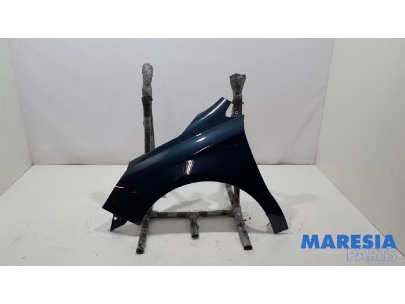 Citroen - C4 - Front wing, left