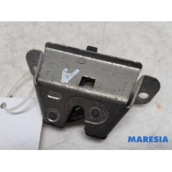 Peugeot - 107 - Tailgate lock mechanism