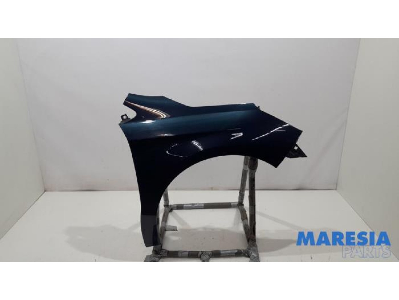 Citroen - C4 - Front wing, right