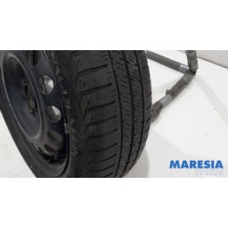 Peugeot - 107 - Krikset + reservewiel
