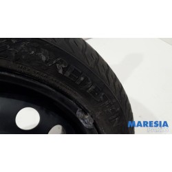 Peugeot - 107 - Krikset + reservewiel