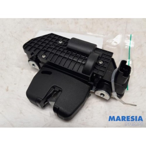 Peugeot - 3008 - Tailgate lock mechanism