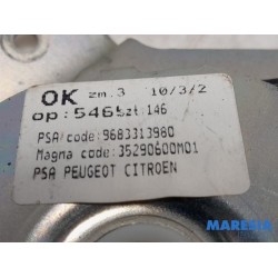 Peugeot - 3008 - Scharnier Heckklappe