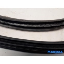 Peugeot - 3008 - Rear door seal 4-door, right