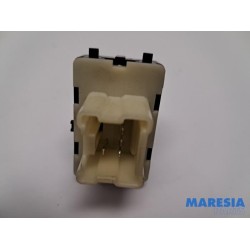 Renault - Twingo - Electric window switch