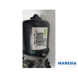 Renault - Clio - Front wiper motor