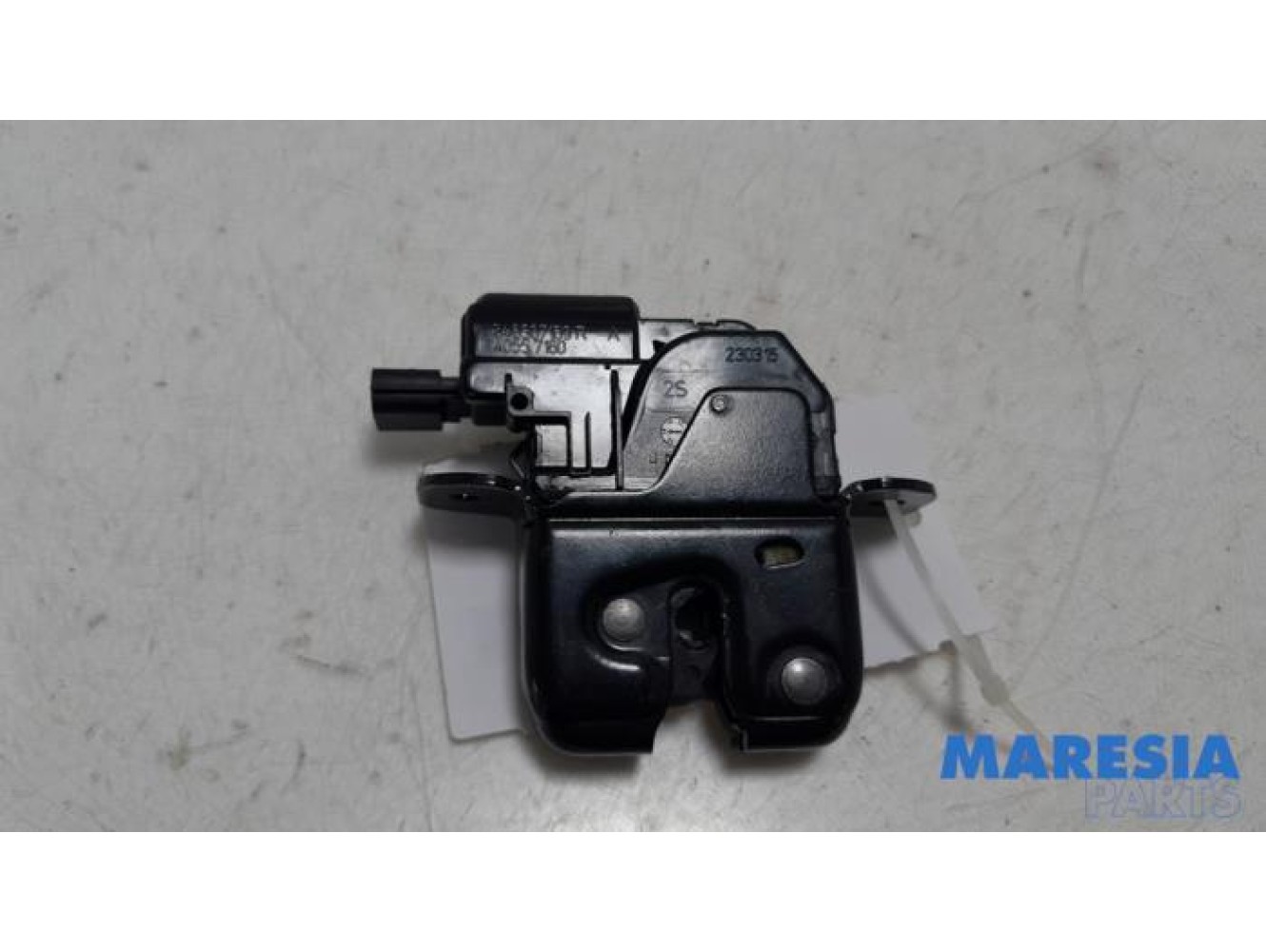 Renault - Clio - Tailgate lock mechanism