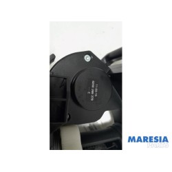 Renault - Clio - Hefmechniek Reservewiel