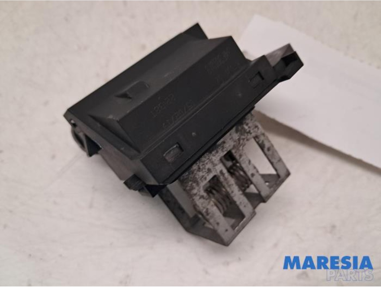 Renault - Clio - Cooling fan resistor