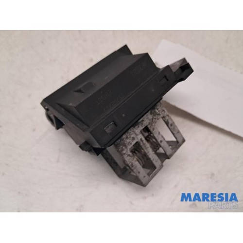 Renault - Clio - Cooling fan resistor