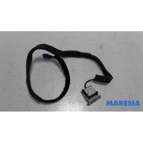 Renault - Clio - GPS Antenne