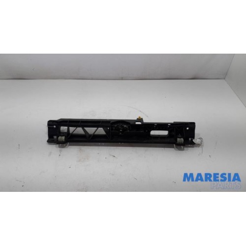 Citroen - C4 Grand Picasso - Lock plate