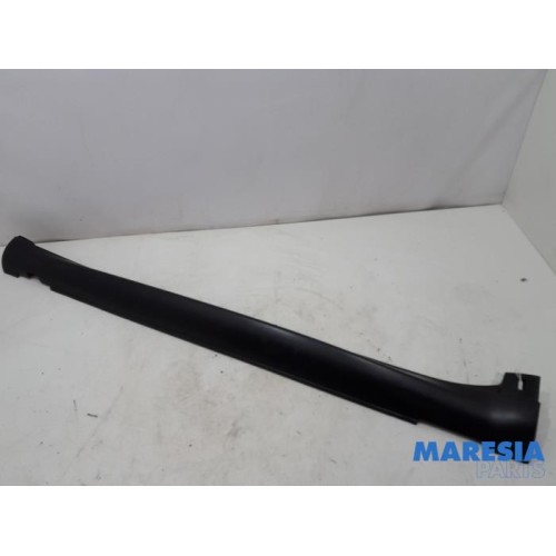 Citroen - C4 Cactus - Zijskirt links