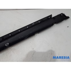 Citroen - C5 - Marche-pied (list de couverture) droite