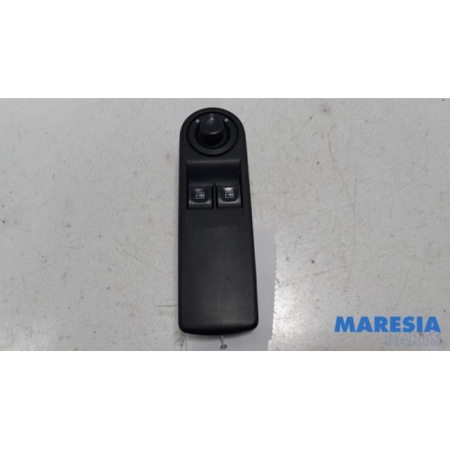 Renault - Clio - Multi-functional window switch