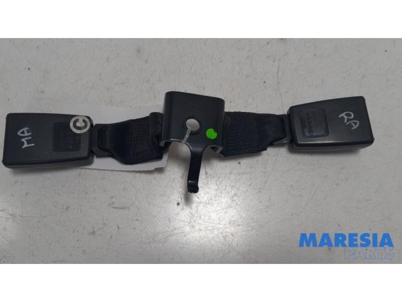 Alfa Romeo - 159 - Rear seatbelt buckle, centre
