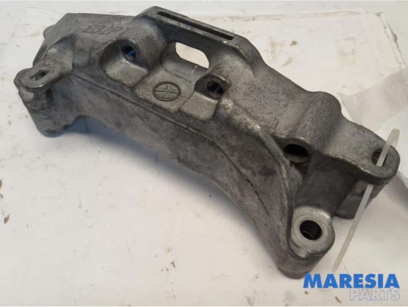 Peugeot - 208 - Engine mount