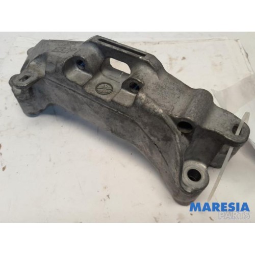Peugeot - 208 - Engine mount