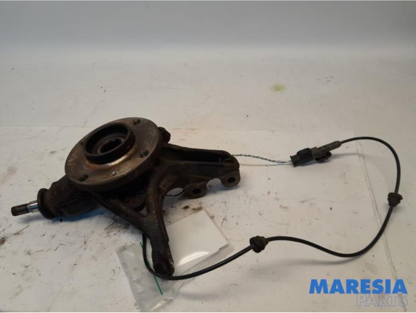 Citroen - C4 - Fusee links-voor