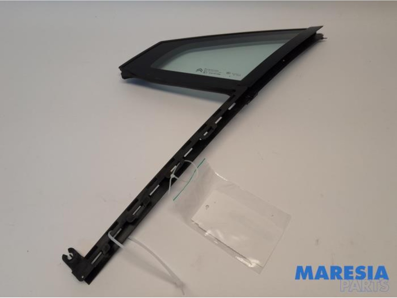 Citroen - C4 - Quarter light, front left