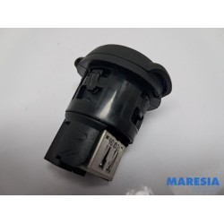 Citroen - C4 - AUX / USB connection