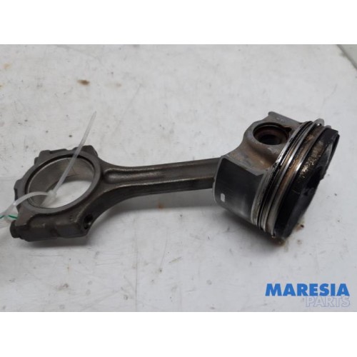 Renault - Clio - Connecting rod