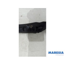 Citroen - C4 - Frontscreen frame