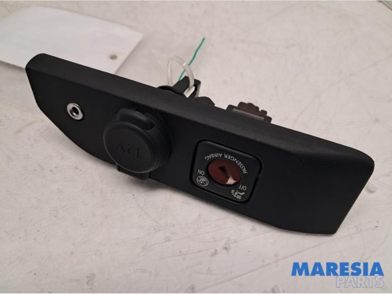 Peugeot - Expert - 12 volt connection