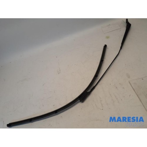 Peugeot - 3008 - Front wiper arm
