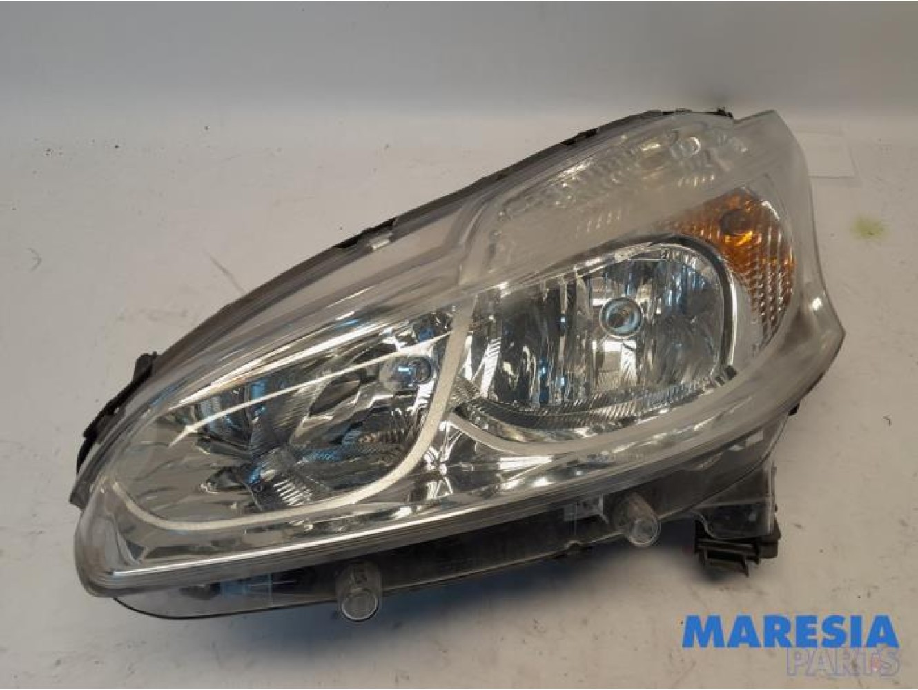 Peugeot - 208 - Koplamp links