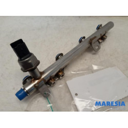 Renault - Clio - Fuel injector nozzle