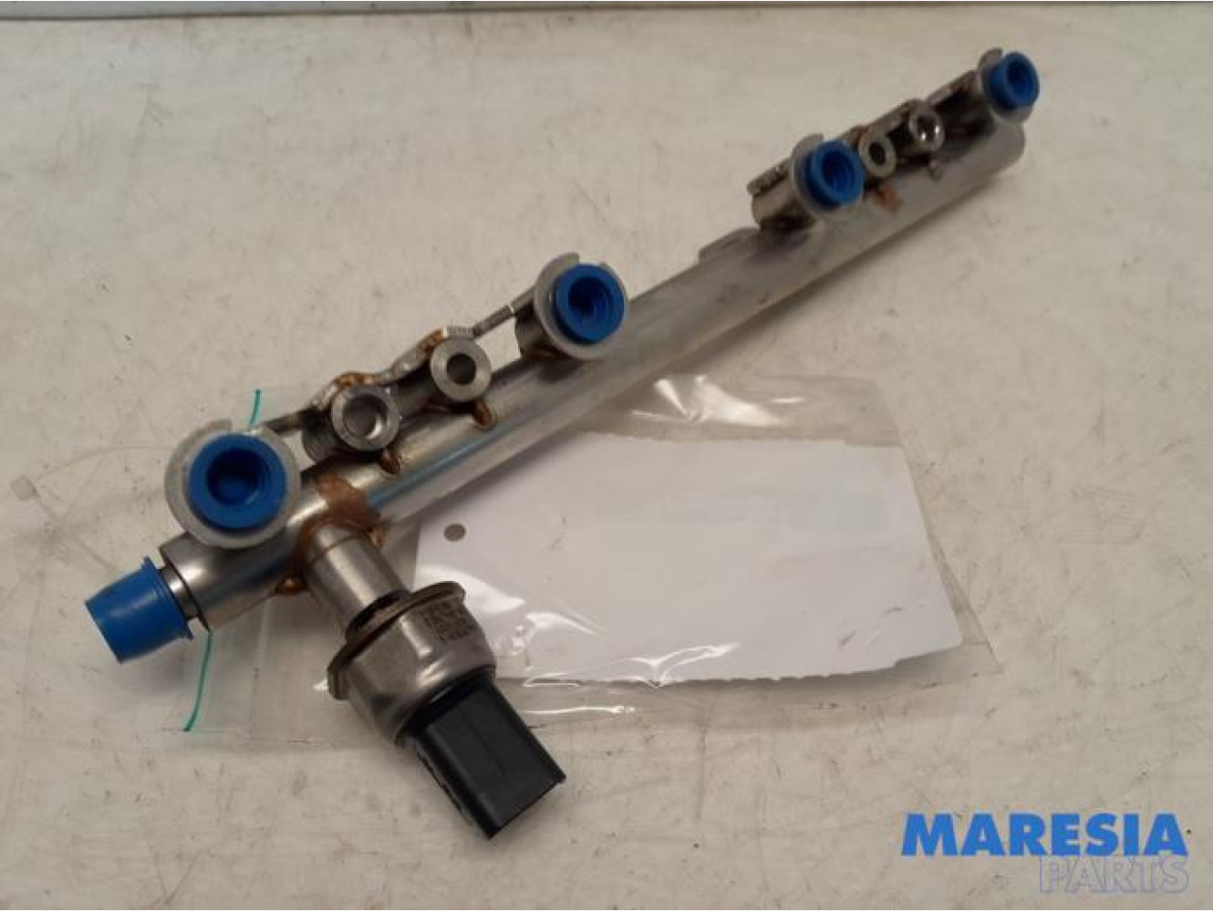 Renault - Clio - Fuel injector nozzle