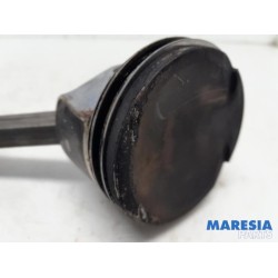 Renault - Clio - Connecting rod
