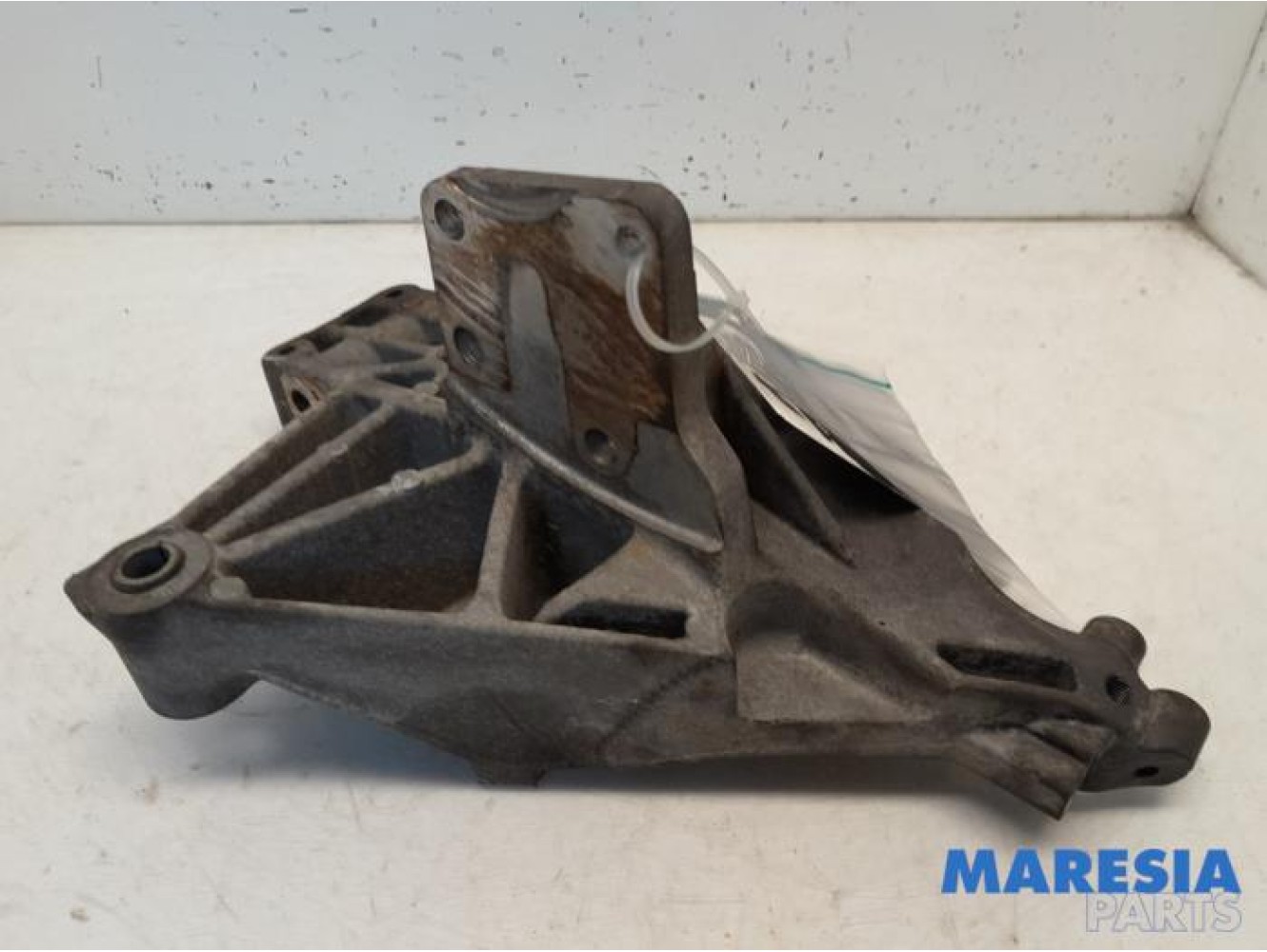 Fiat - 500 - Alternator upper bracket