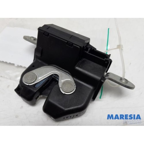 Fiat - 500 - Tailgate lock mechanism