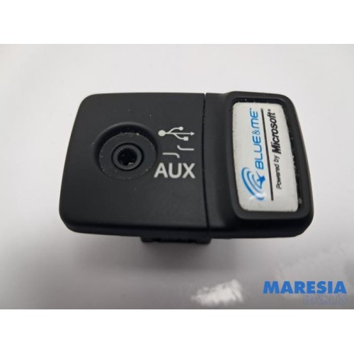 Fiat - 500 - AUX / USB connection