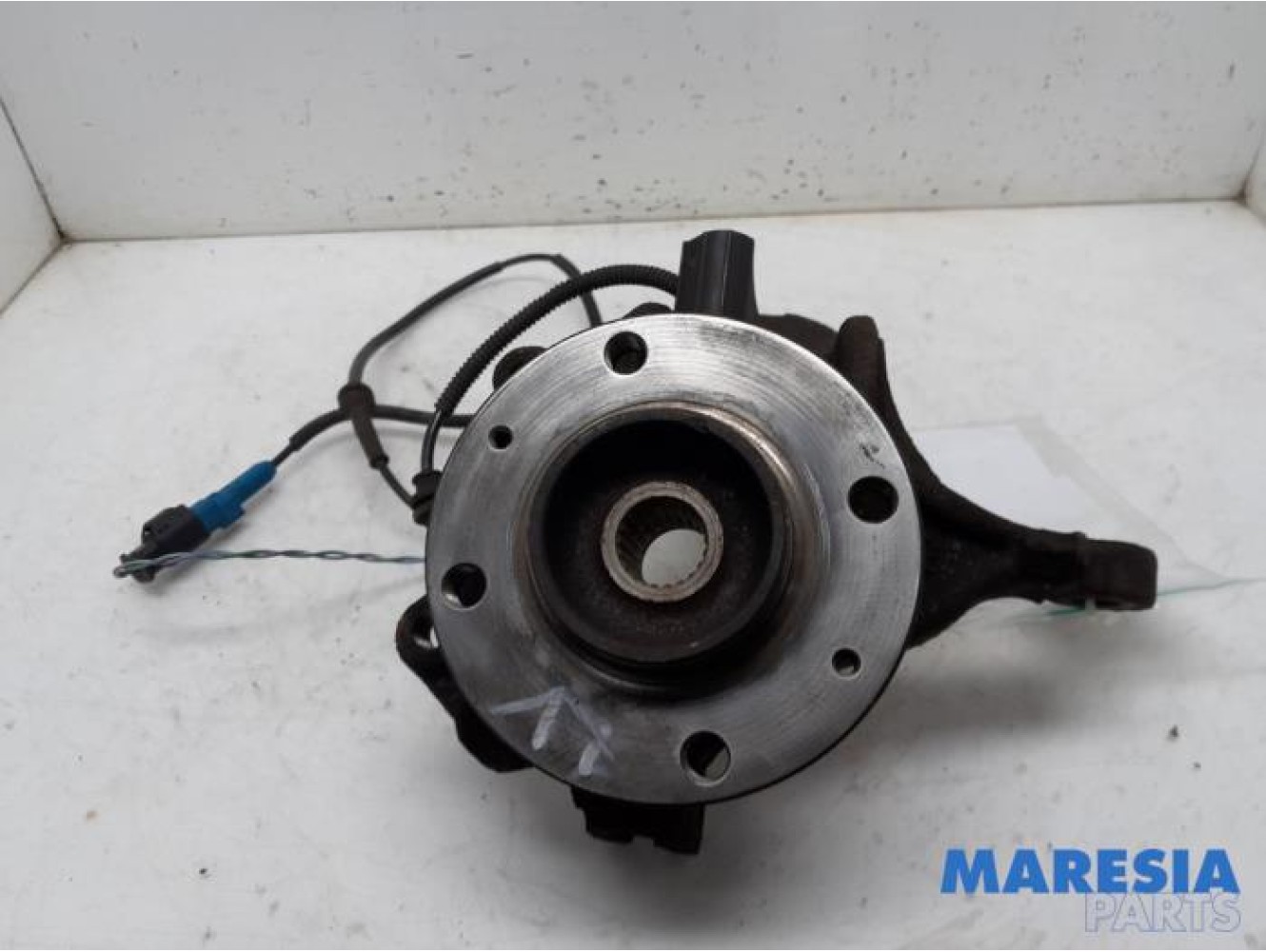 Peugeot - 208 - Fusee links-voor
